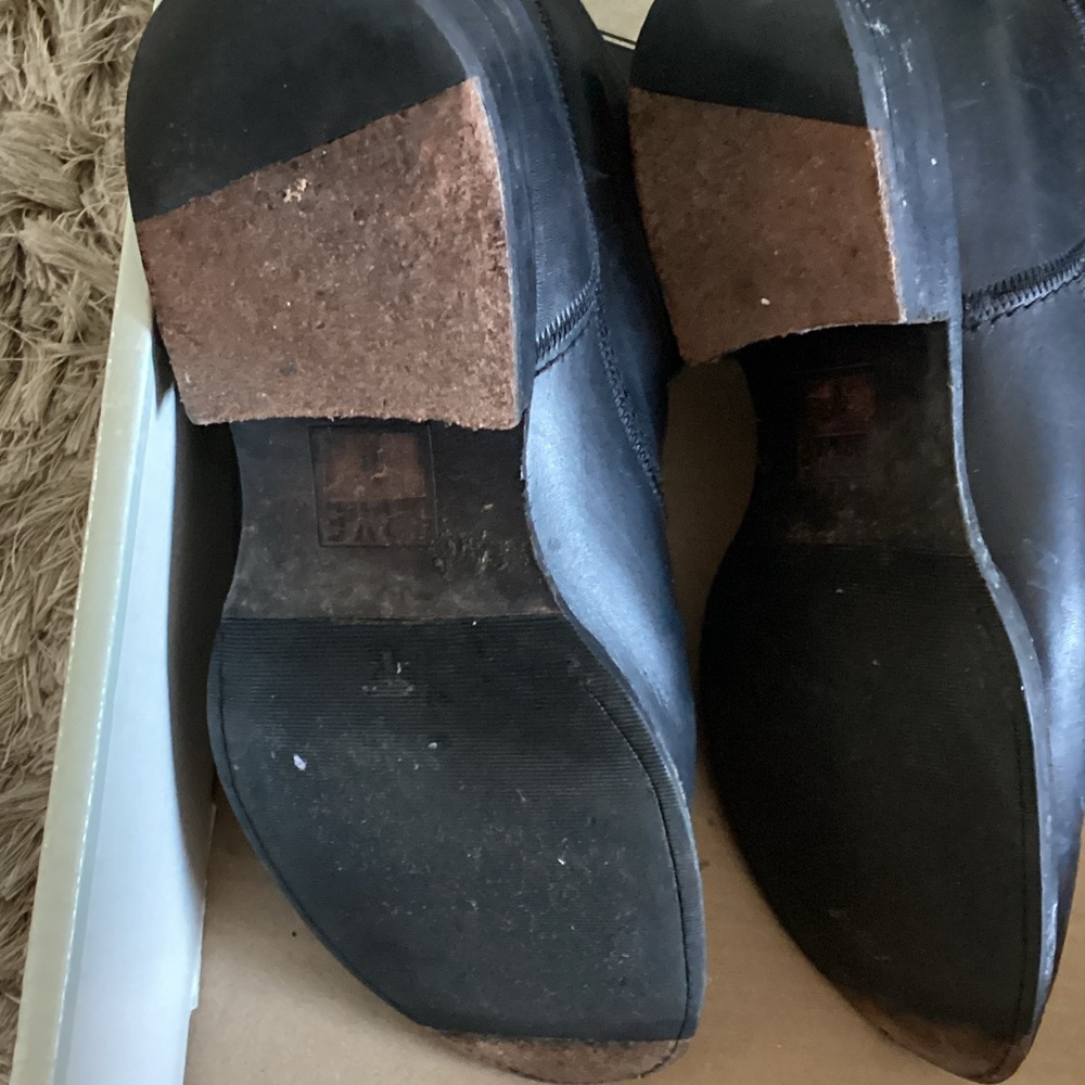 Frye Women’s  Black Leather Ankle Boots - Picture 5 of 8